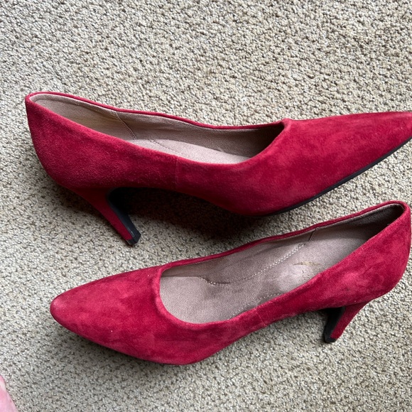 Aerosoles 2”Red Suede Heels. 9.5 M Timeless - Picture 3 of 5
